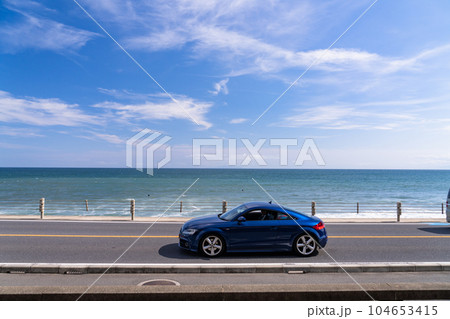 《神奈川県》海沿いのドライブイメージ・湘南海岸 104653415