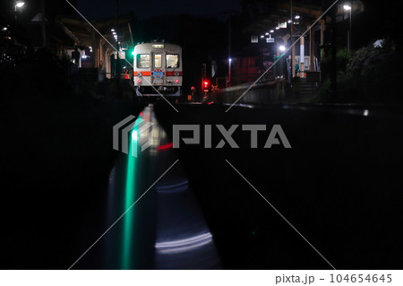 レトロな駅を後に発車する関東鉄道キハ310形気動車_2023/6/24撮影 104654645