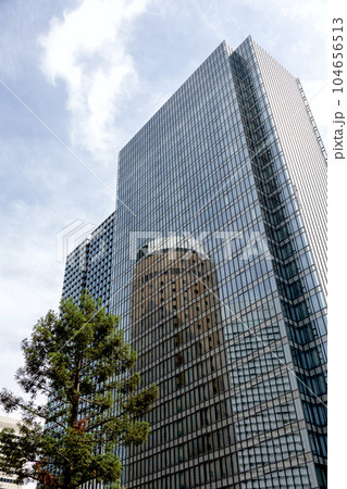 梅田DTタワーに映る大阪マルビル(2023年5月撮影) 梅田DTタワーに映る大阪マルビル(2023年5月撮影) 104656513