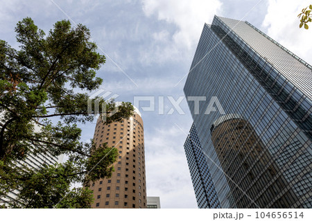 梅田DTタワーに映る大阪マルビル(2023年5月撮影) 梅田DTタワーに映る大阪マルビル(2023年5月撮影) 104656514