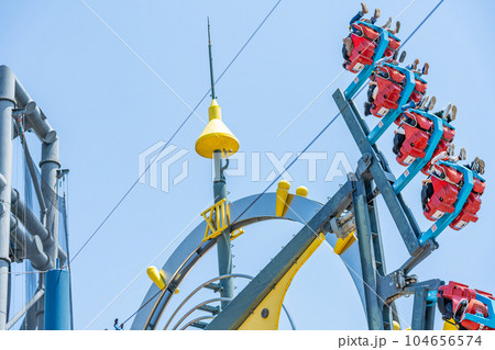 山梨県　富士急ハイランド　ジェットコースター　遊園地　午前　昼　デート　娯楽　観光　思い出 104656574