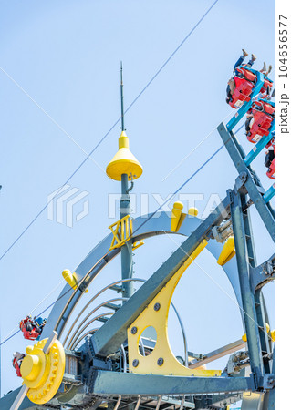 山梨県　富士急ハイランド　ジェットコースター　遊園地　午前　昼　デート　娯楽　観光　思い出 104656577