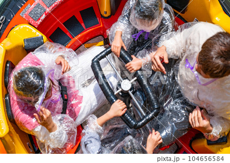 山梨県　富士急ハイランド　ジェットコースター　遊園地　午前　昼　デート　娯楽　観光　思い出 104656584
