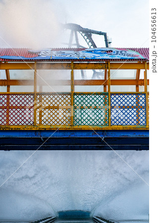 山梨県　富士急ハイランド　ジェットコースター　遊園地　午前　昼　デート　娯楽　観光　思い出 104656613