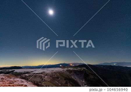 長野県 美ヶ原高原 王ヶ頭 王ヶ鼻 アンテナ 中継所 無線 風景 観光 アルプス 旅行 登山 冬 長野県 美ヶ原高原 王ヶ頭 王ヶ鼻 アンテナ 中継所 無線 風景 観光 アルプス 旅行 登山 冬 104656940