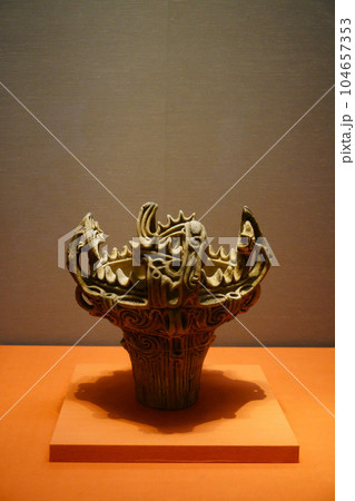 4752　火焔型土器 104657353