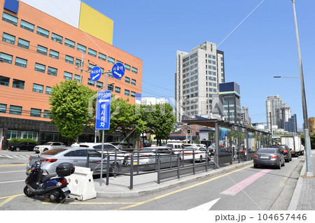 ソウル駅西側の街並み 104657446