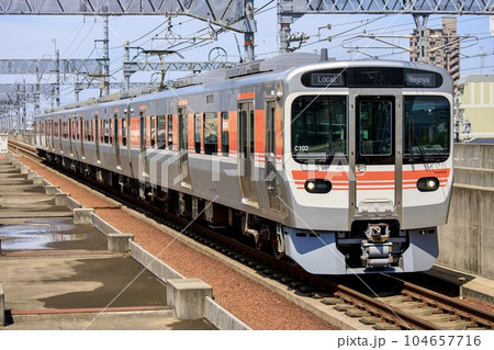 関西線を走るJR東海315系3000番台電車 関西線を走るJR東海315系3000番台電車 104657716