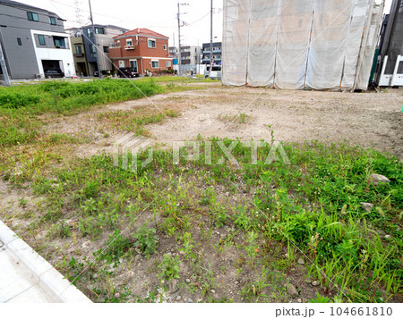 住宅街の更地 104661810