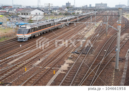 【東海道本線】愛知機関区を通過する特急ひだ 【東海道本線】愛知機関区を通過する特急ひだ 104661958