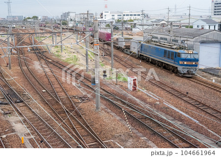 【東海道本線】稲沢貨物線を通過する貨物列車 【東海道本線】稲沢貨物線を通過する貨物列車 104661964