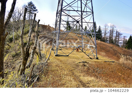 道志山塊の石割山 送電線鉄塔の分岐 道志山塊の石割山 送電線鉄塔の分岐 104662229