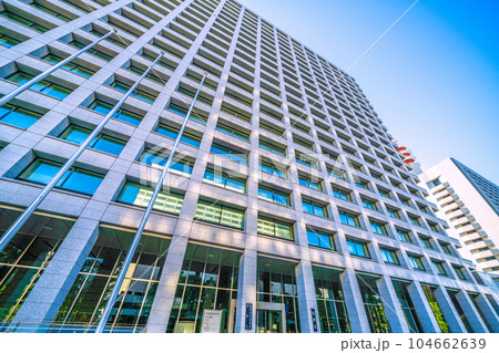 日本の東京都市景観　総務省や警察庁、国家公安委員会などを望む 104662639