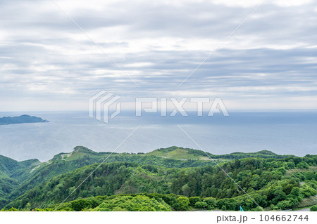 眺瞰台 竜泊ライン 最高地点 展望台 360度のパノラマ景観 眺瞰台 竜泊ライン 最高地点 展望台 360度のパノラマ景観 104662744