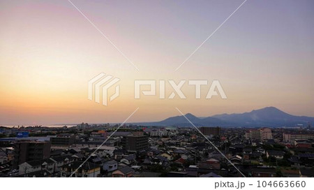 朝日と大山 104663660