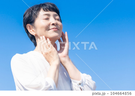 ミドル女性のビューティイメージ　 104664856