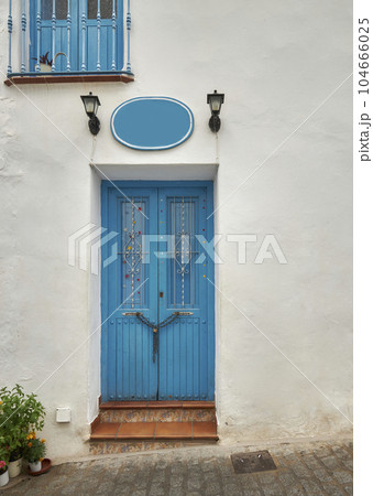 An old house in a romantic city. Colorful and beautiful gates made of wood. vintage door. An old house in a romantic city. Colorful and beautiful gates made of wood. vintage door. 104666025