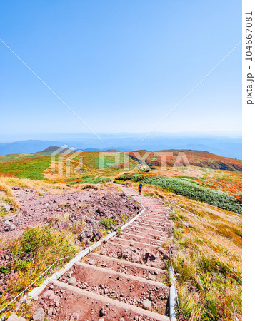 秋の栗駒山登山(山頂からの眺め) 秋の栗駒山登山(山頂からの眺め) 104667081