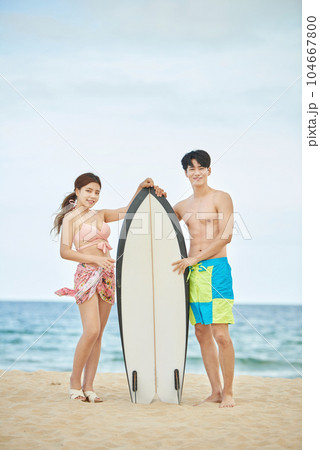 happy family playing on the beach 104667800