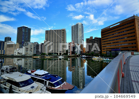 芝浦アイランドの超高層ビル群の風景 104669549