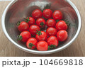 ボールに入った新鮮なミニトマト 104669818