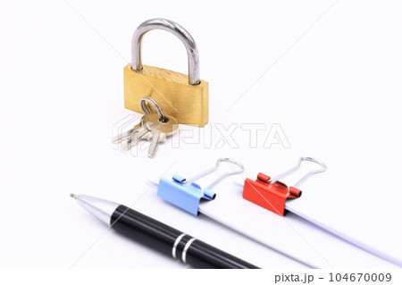 機密資料・機密書類のイメージ 104670009