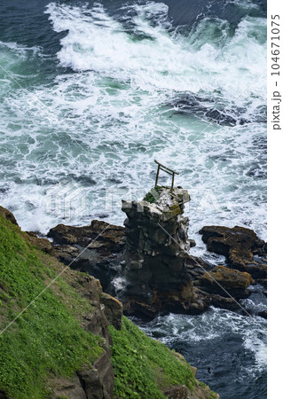 尻羽岬の帆掛岩 尻羽岬の帆掛岩 104671075