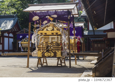 神輿 祭り 伝統行事 春 夏祭り お祭り 豪華な神輿 神輿 祭り 伝統行事 春 夏祭り お祭り 豪華な神輿 104672367