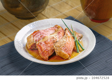 じっくり煮込んだ赤魚の煮付け 104672528