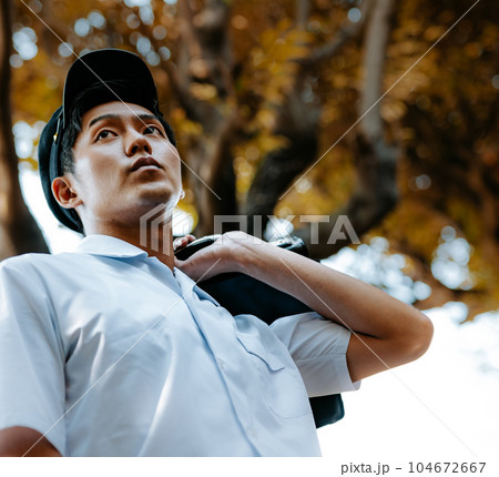 時代を感じるかっこいい男子高校生 時代を感じるかっこいい男子高校生 104672667