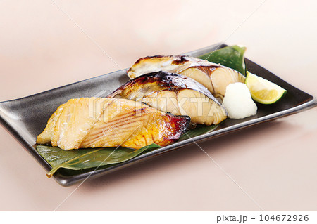 鯖のおいしい切り身の焼き魚 104672926