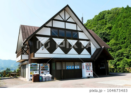 【松阪市 櫛田川の清流や美しい茶畑や山々が一望できる「道の駅・茶倉駅」】 【松阪市 櫛田川の清流や美しい茶畑や山々が一望できる「道の駅・茶倉駅」】 104673483