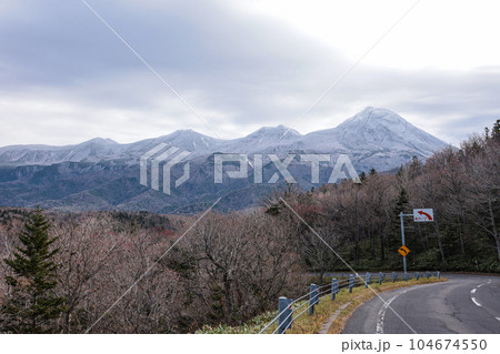 初冬の知床連山 104674550