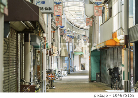 なつかしい空気の漂う三津屋商店街(大阪市淀川区三津屋北) なつかしい空気の漂う三津屋商店街(大阪市淀川区三津屋北) 104675158