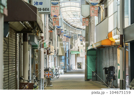 なつかしい空気の漂う三津屋商店街(大阪市淀川区三津屋北) なつかしい空気の漂う三津屋商店街(大阪市淀川区三津屋北) 104675159