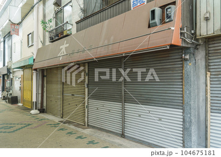 なつかしい空気の漂う三津屋商店街(大阪市淀川区三津屋北) なつかしい空気の漂う三津屋商店街(大阪市淀川区三津屋北) 104675181