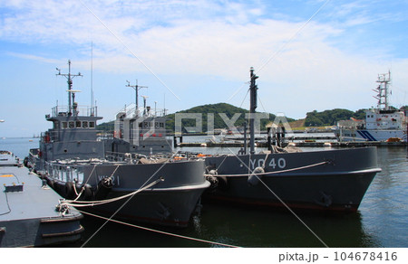 海上自衛隊の水船17号型(YW21)と油船25号型(YO40) 海上自衛隊の水船17号型(YW21)と油船25号型(YO40) 104678416