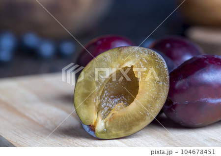 Ripe plums on the table in the kitchen 104678451
