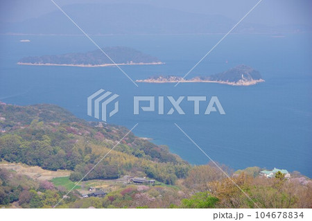 香川県高松市　あじ竜王山公園から豊島・兜島・稲毛島方面を望む 104678834