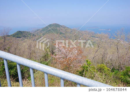 香川県高松市　あじ竜王山公園から遠見山・豊島・稲毛島方面を望む　 104678844