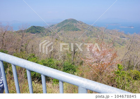 香川県高松市　あじ竜王山公園から遠見山・豊島・稲毛島方面を望む　 104678845