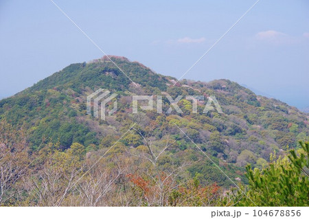 香川県高松市 竜王山から遠見山を望む 香川県高松市 竜王山から遠見山を望む 104678856