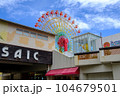 青空と赤い観覧車 104679501