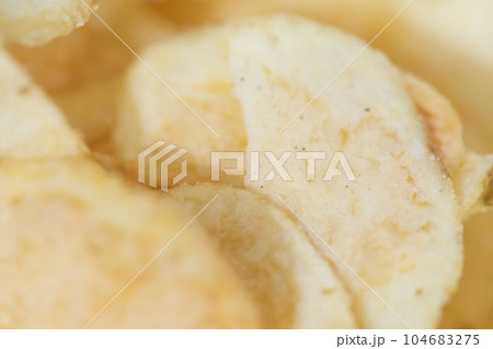 おいしいポテトチップス おいしいポテトチップス 104683275