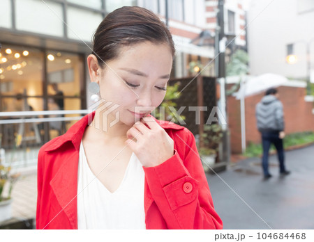30代女性　ポートレート 104684468