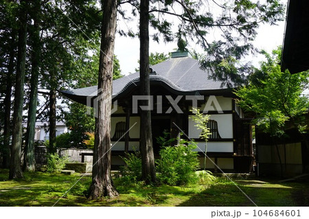 岡山県津山市にある津山藩主 森家の菩提寺「本源寺」:御霊屋 岡山県津山市にある津山藩主 森家の菩提寺「本源寺」:御霊屋 104684601