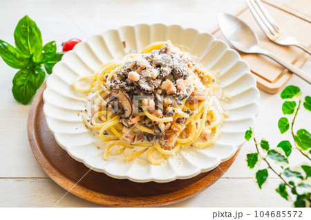 キノコとベーコンのクリームパスタ キノコとベーコンのクリームパスタ 104685572
