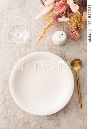 Table setting, top view Table setting, top view 104686381