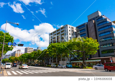 【京都風景写真】モダンビューがクールでカッコいい御池ストリート 104686608