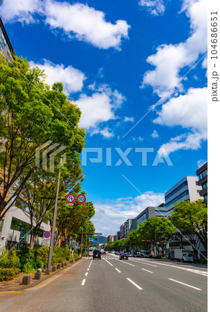 【京都風景写真】モダンビューがクールでカッコいい御池ストリート 【京都風景写真】モダンビューがクールでカッコいい御池ストリート 104686651